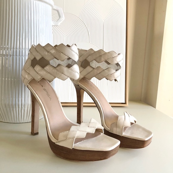 Via SPIGA creamy white leather heel with fine detail size 7 - Picture 6 of 17